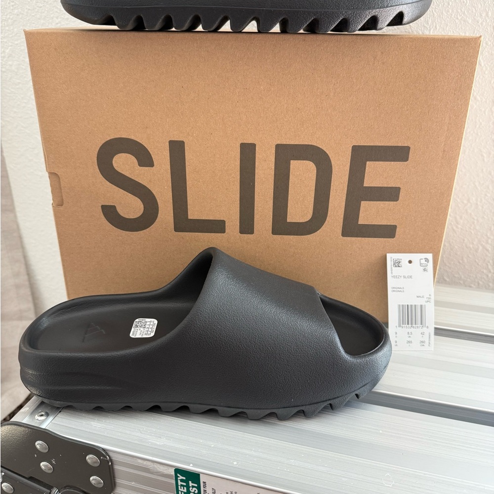 Yeezy Black Slide Sandals
Size 9
New 
No box - Picture 2 of 4